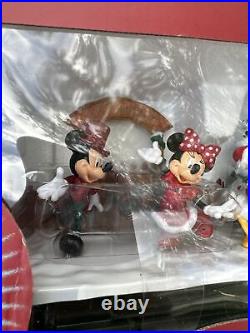 2020 Disney Parks 30 Piece Mickey & Friends Christmas Train Set New