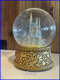 DIsney Parks Walt Disney World Cinderella Castle Musical Gold Base Snow Globe