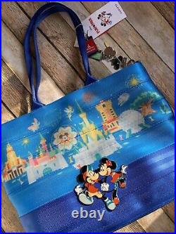 Disney Parks HARVEYS PLAY IN THE PARK SEATBELT STREAMLINE TOTE NWT Mickey